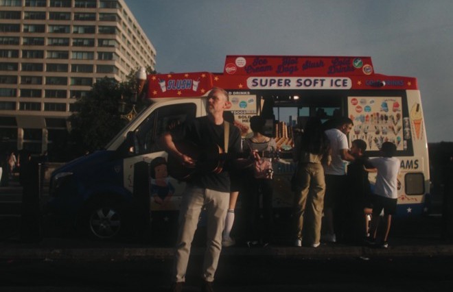 Matthew & The Atlas has taken to Westminster Bridge for a new live version of his single ‘This Place We Live’